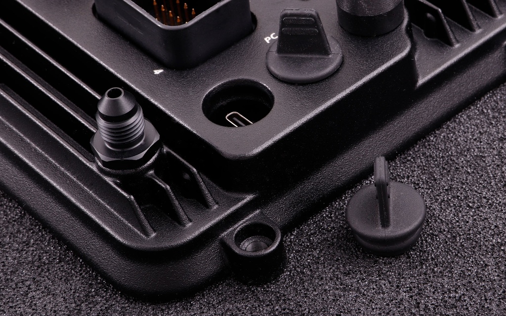 MaxxECU GEN2 TRACK - dual USB-C ports